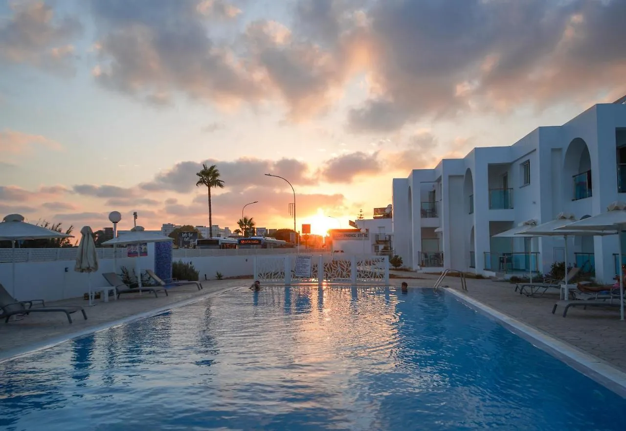 Kaos Hotel Apartments Agia Napa 2*,