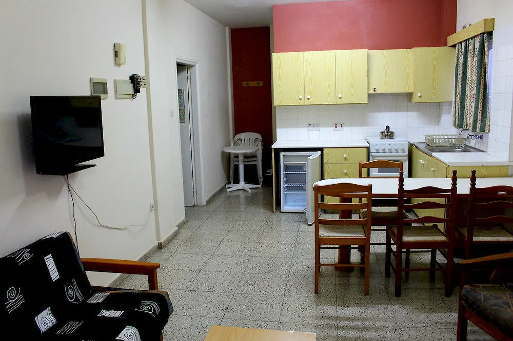 Kaos Hotel Apartments Agia Napa 2*,