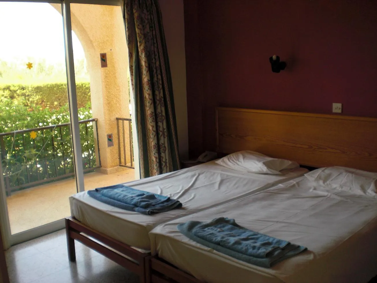 Kaos Hotel Apartments Ayia Napa 2*,